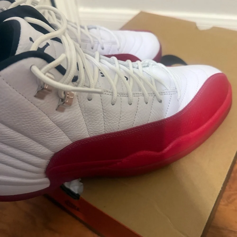 Air Jordan Cherry CT8013-116 Like New With Box - Size 11